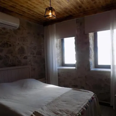 Hotel Denize Sifir Restore Edilmis Ahsap Tavan Tas 4*